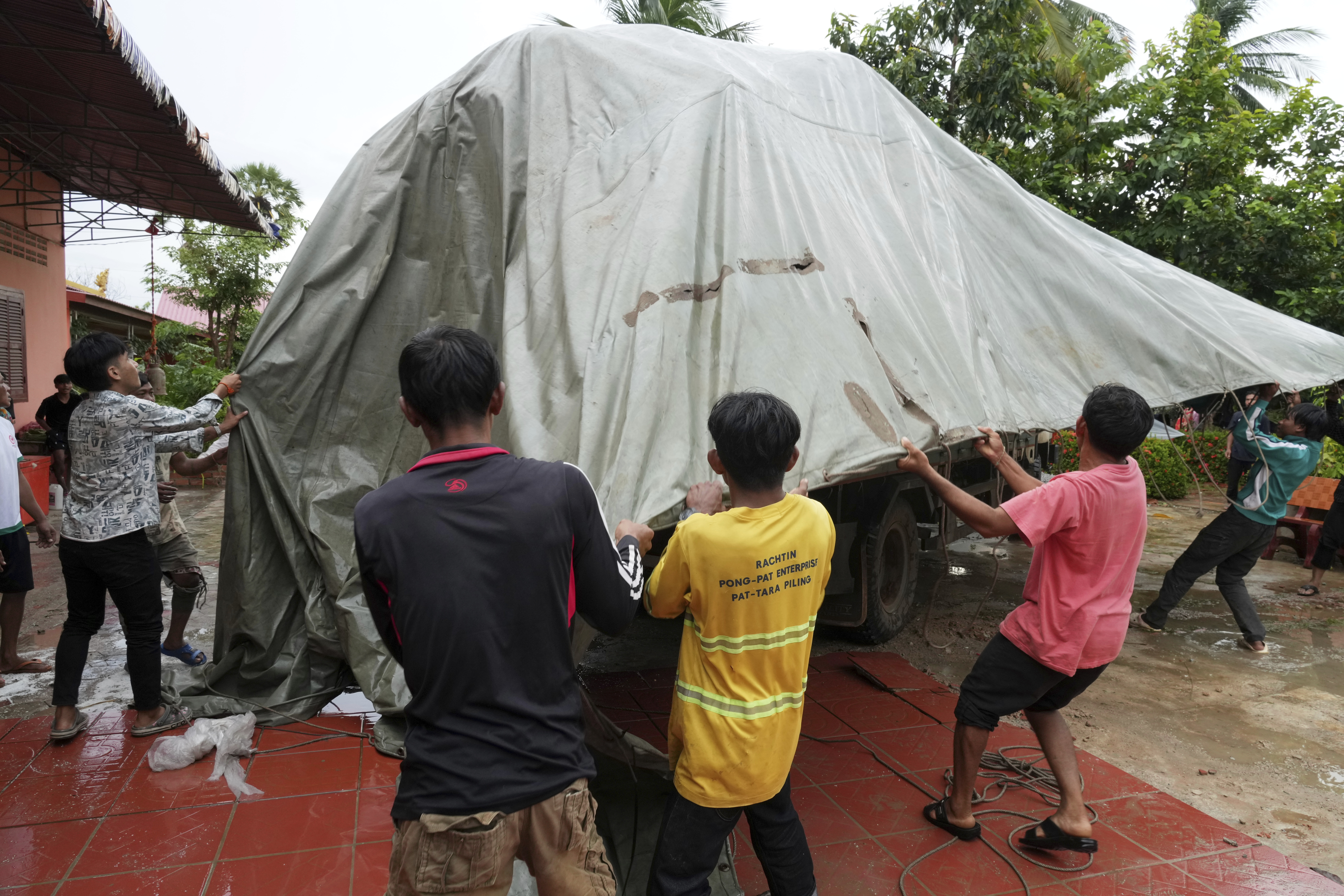 Local villagers help unloading supplies donated by a charity for refugees from a truck, in Srey Snam district, Siem Reap province, Cambodia, Monday, July 28, 2025, amid the fighting between Thailand and Cambodia. (AP Photo/Heng Sinith)