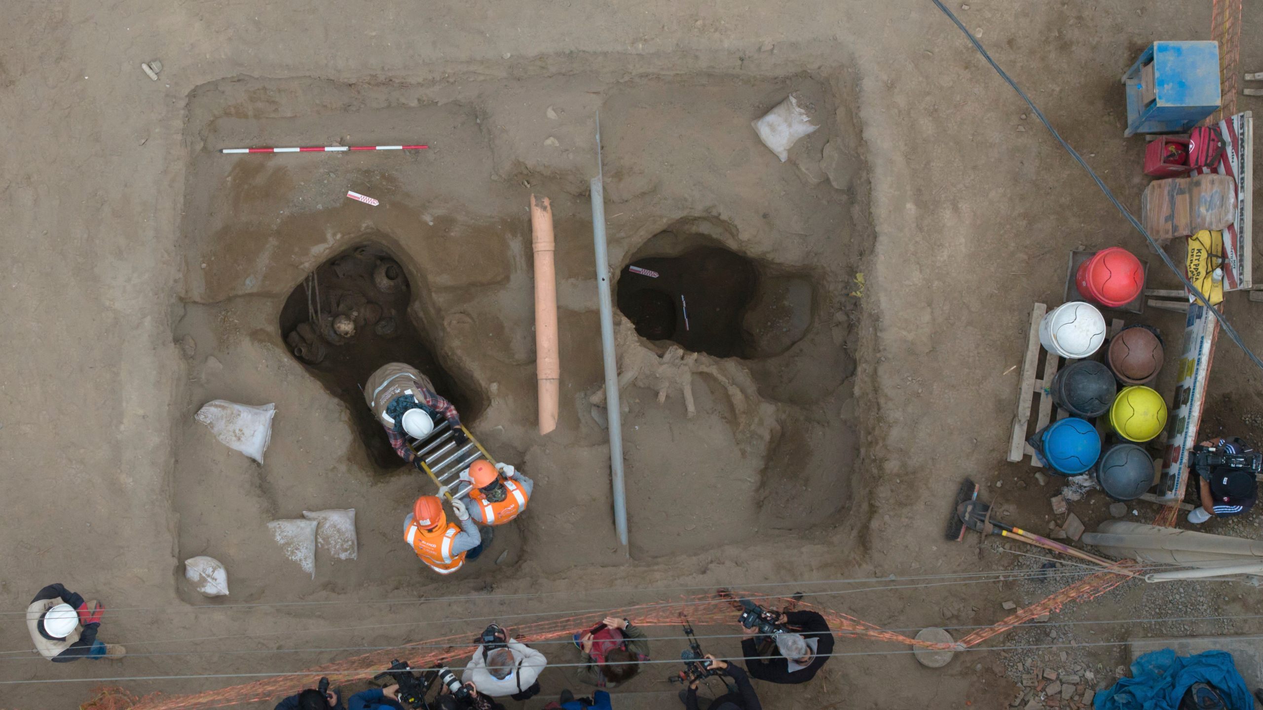 Archaeologist work at the site where city workers discovered ancient remains, from the pre-Inca Chancay culture, and artifacts as they were digging a natural gas line for the company Calidda in the district of Puente Piedra on the outskirts of Lima, Peru, Thursday, July 31, 2025. (AP Photo/Guadalupe Pardo)