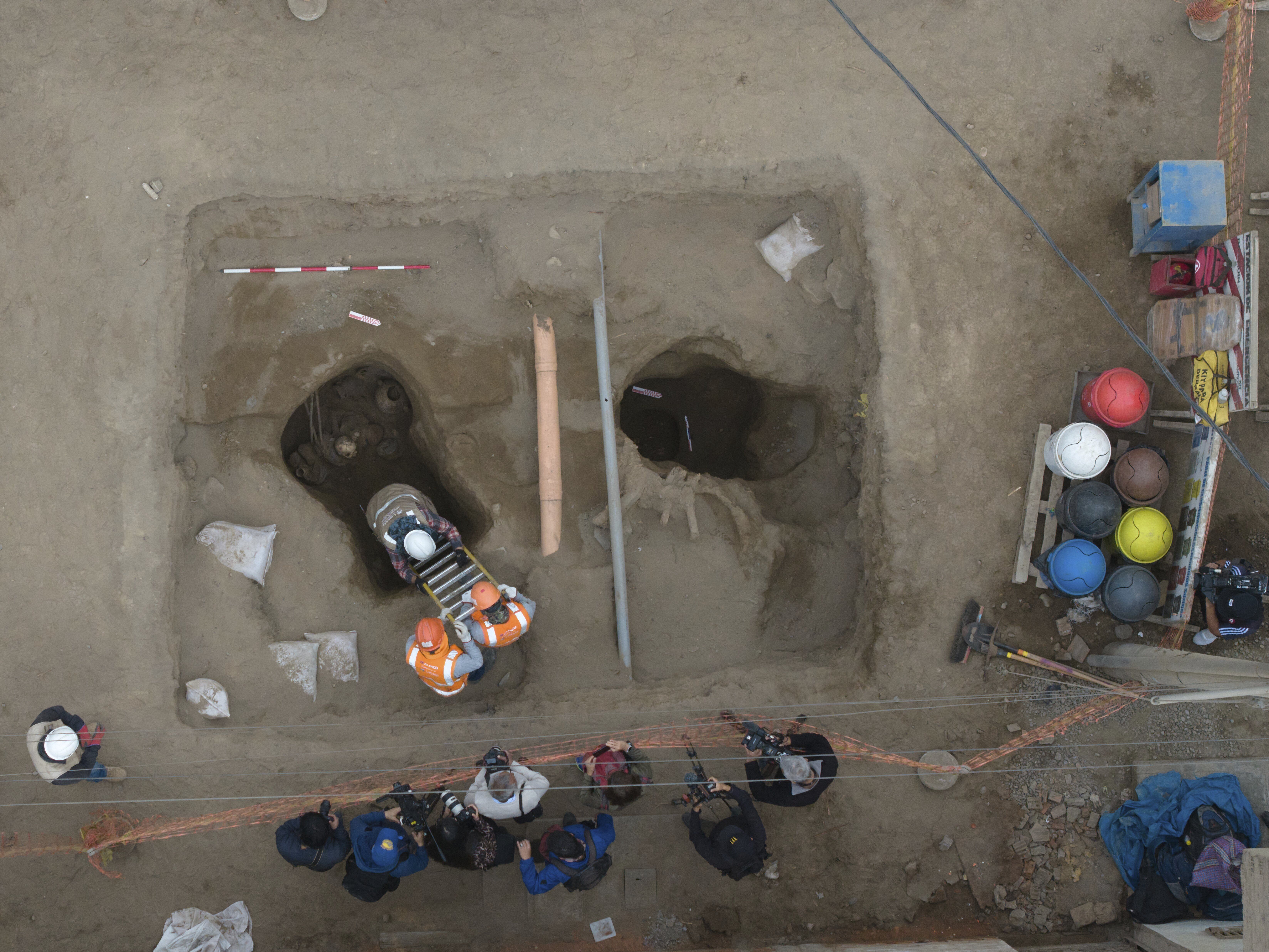 Archaeologist work at the site where city workers discovered ancient remains, from the pre-Inca Chancay culture, and artifacts as they were digging a natural gas line for the company Calidda in the district of Puente Piedra on the outskirts of Lima, Peru, Thursday, July 31, 2025. (AP Photo/Guadalupe Pardo)
