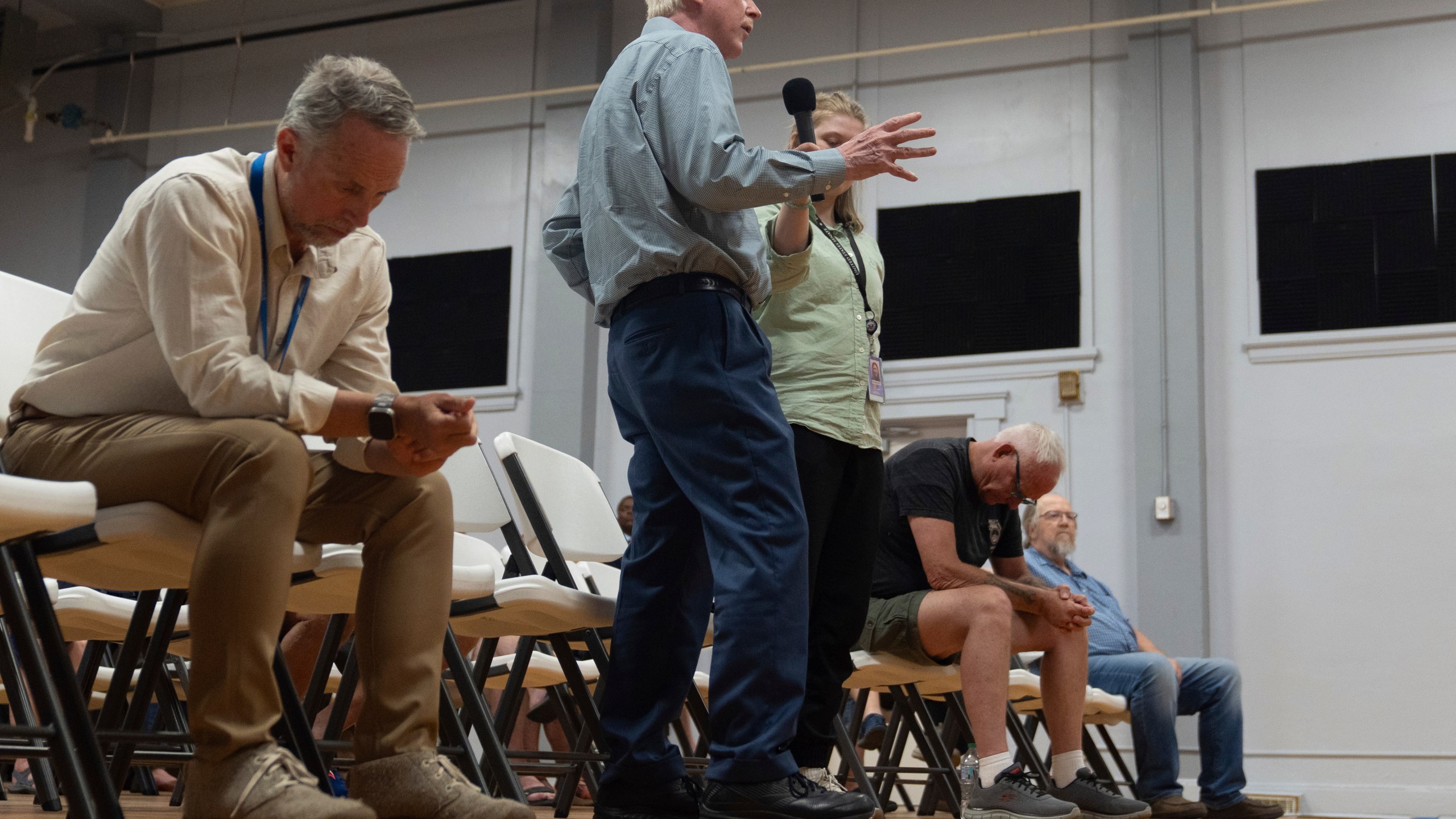 People ask questions as Sen. Ron Wyden, D-Ore., holds a town hall meeting Friday, July 25, 2025, in Wasco, Ore. (AP Photo/Jenny Kane)