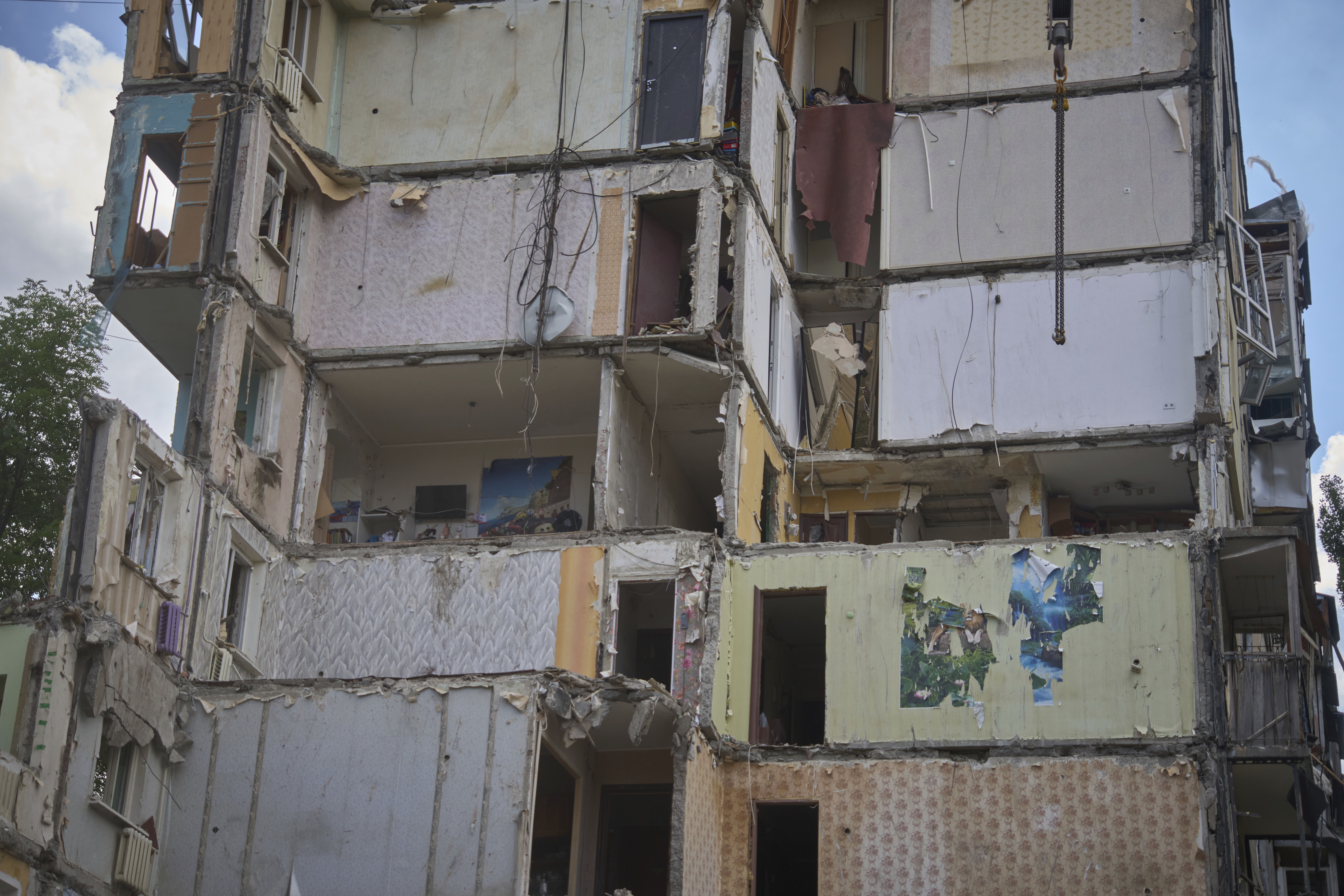 A view on the multistory residential house that was hit by the Russian missile Thursday night, in Kyiv, Ukraine, Friday, Aug. 1, 2025. (AP Photo/Efrem Lukatsky)