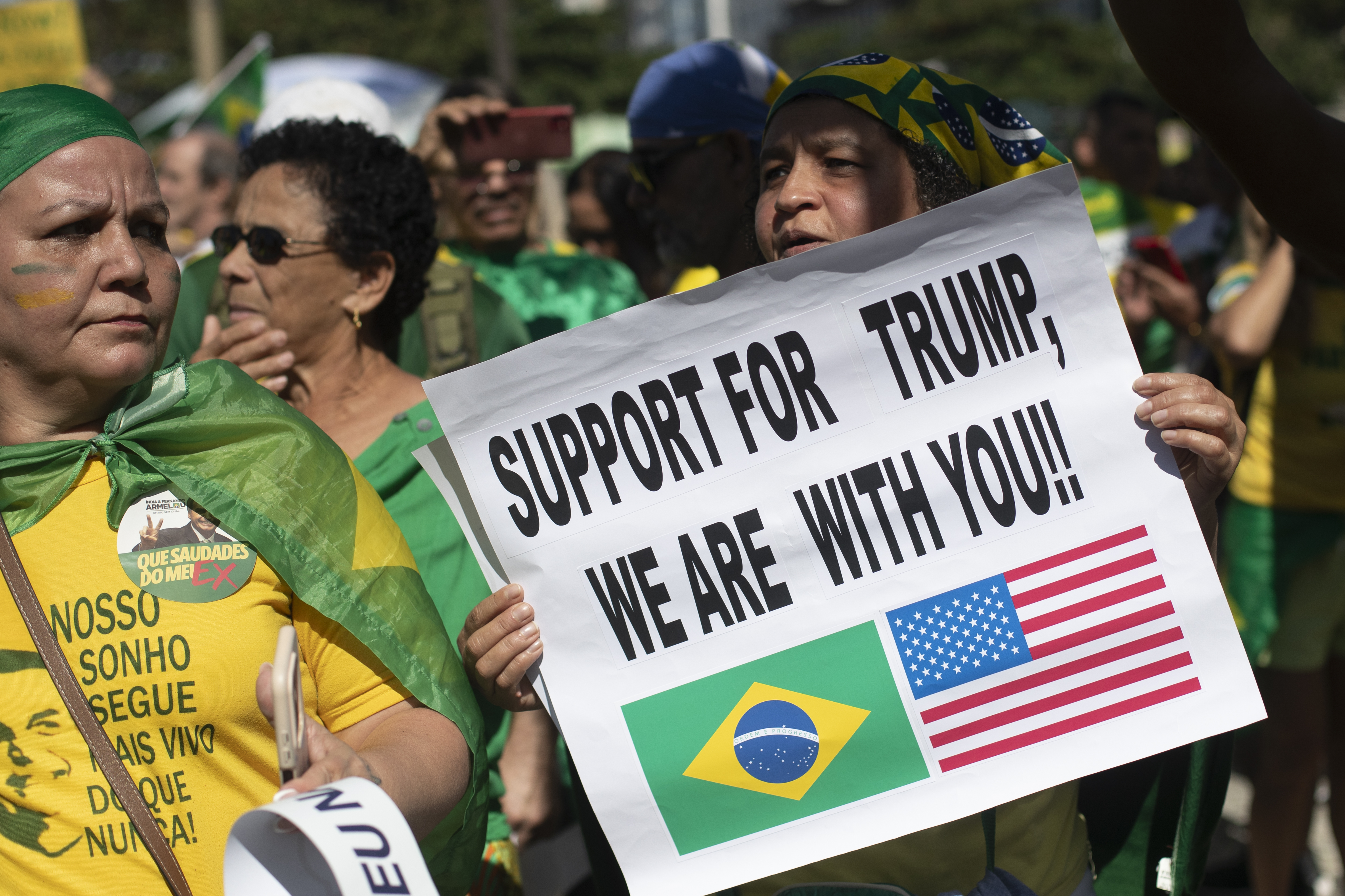 People take part in a demonstration to protest former President Jair Bolsonaro's Supreme Court trial where he faces charges for alleged involvement in a 2022 coup attempt, at Copacabana Beach in Rio de Janeiro, Sunday, Aug. 3, 2025. (AP Photo/Bruna Prado)