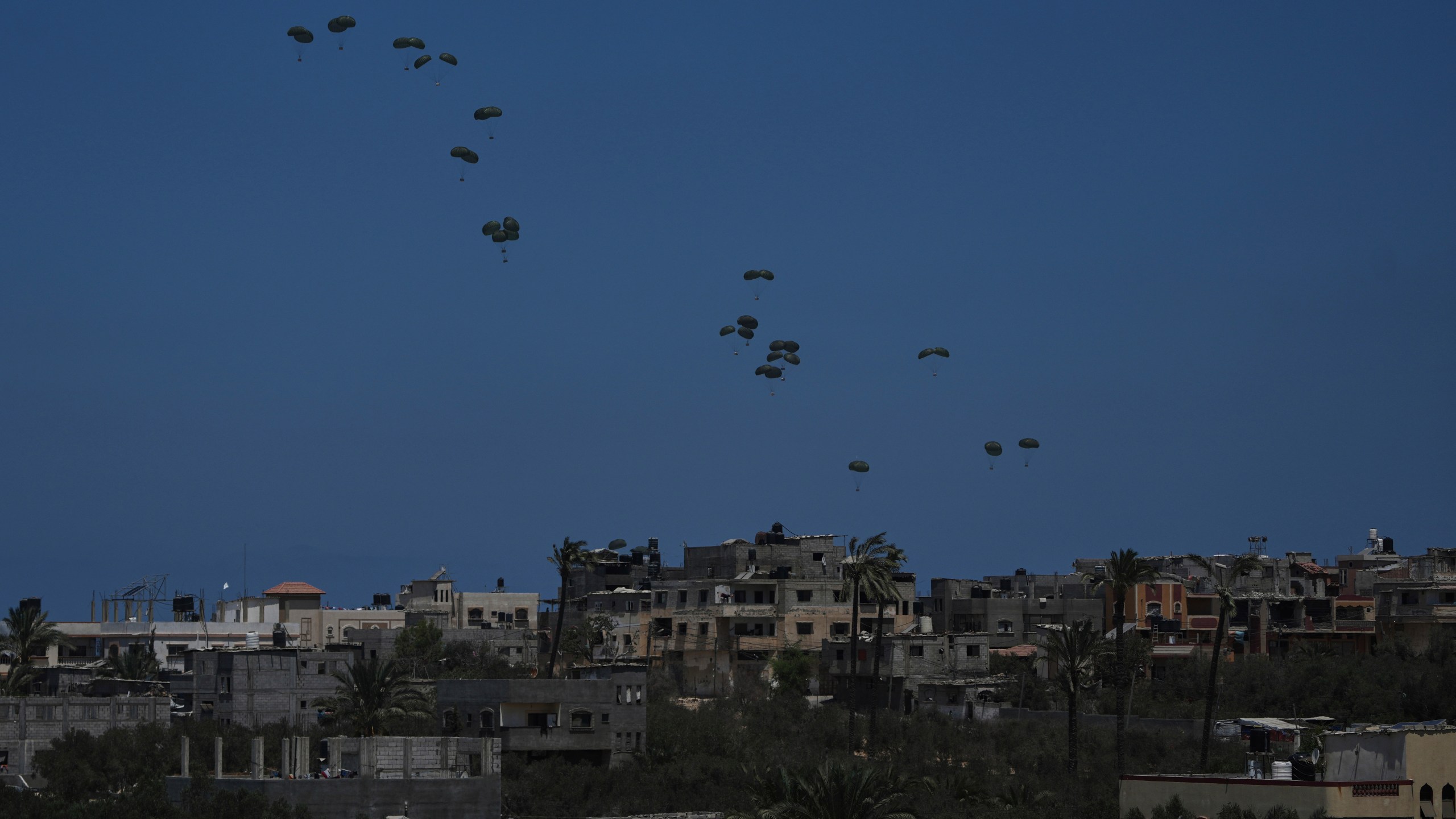 Humanitarian aid is airdropped to Palestinians over Deir al-Balah, central Gaza Strip, Wednesday, Aug. 6, 2025. (AP Photo/Abdel Kareem Hana)