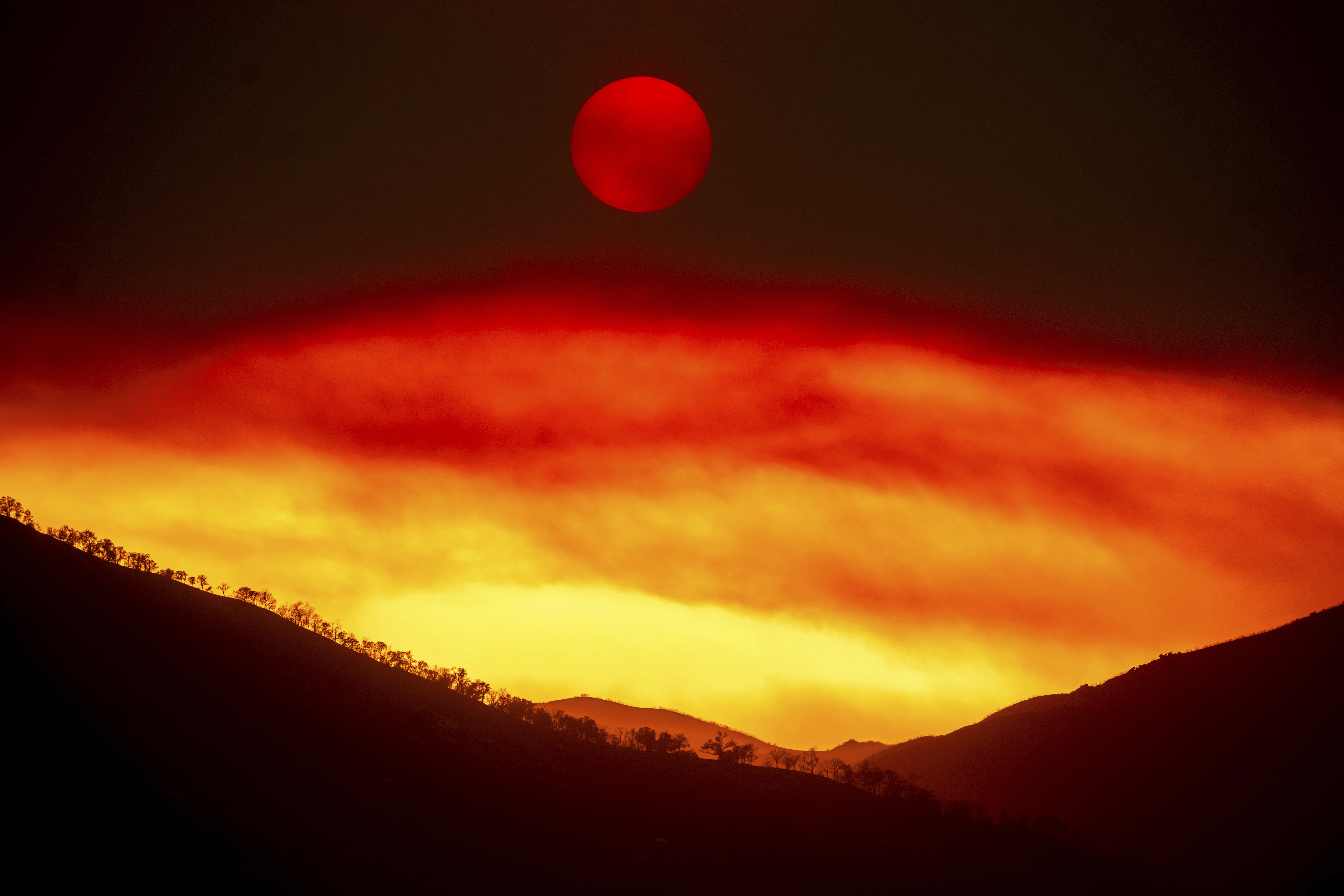Smoke from the Gifford Fire fills the sky as the sun sets over Los Padres National Forest, Calif., on Monday, Aug. 4, 2025. (AP Photo/Noah Berger)