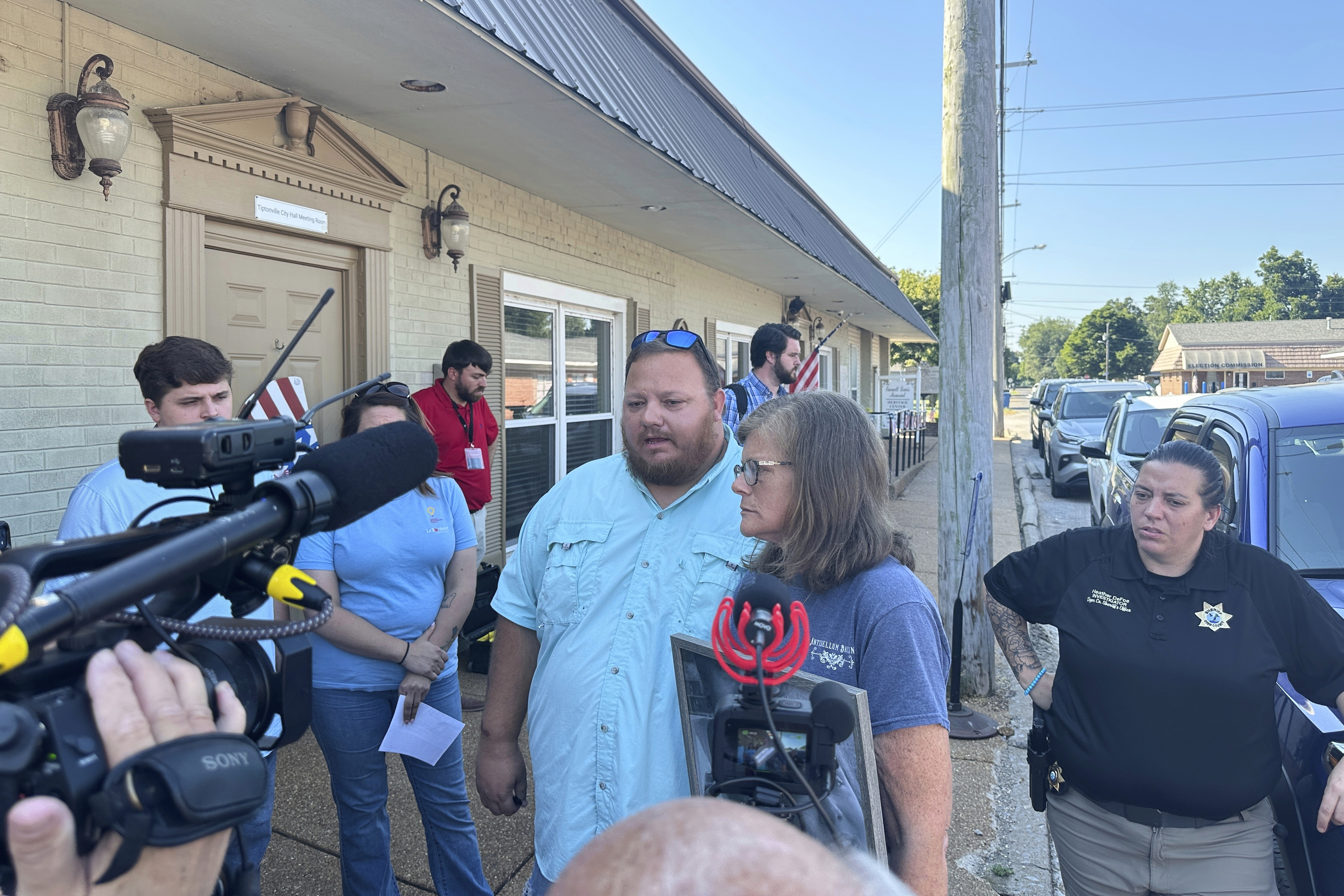 The parents of James M. Wilson, Matthew Wilson, left, and Kim Hamil, speak with reporters after a court hearing for a man charged with killing four people, Thursday, Aug. 7, 2025, in Tiptonville, Tenn. (AP Photo/Adrian Sainz)
