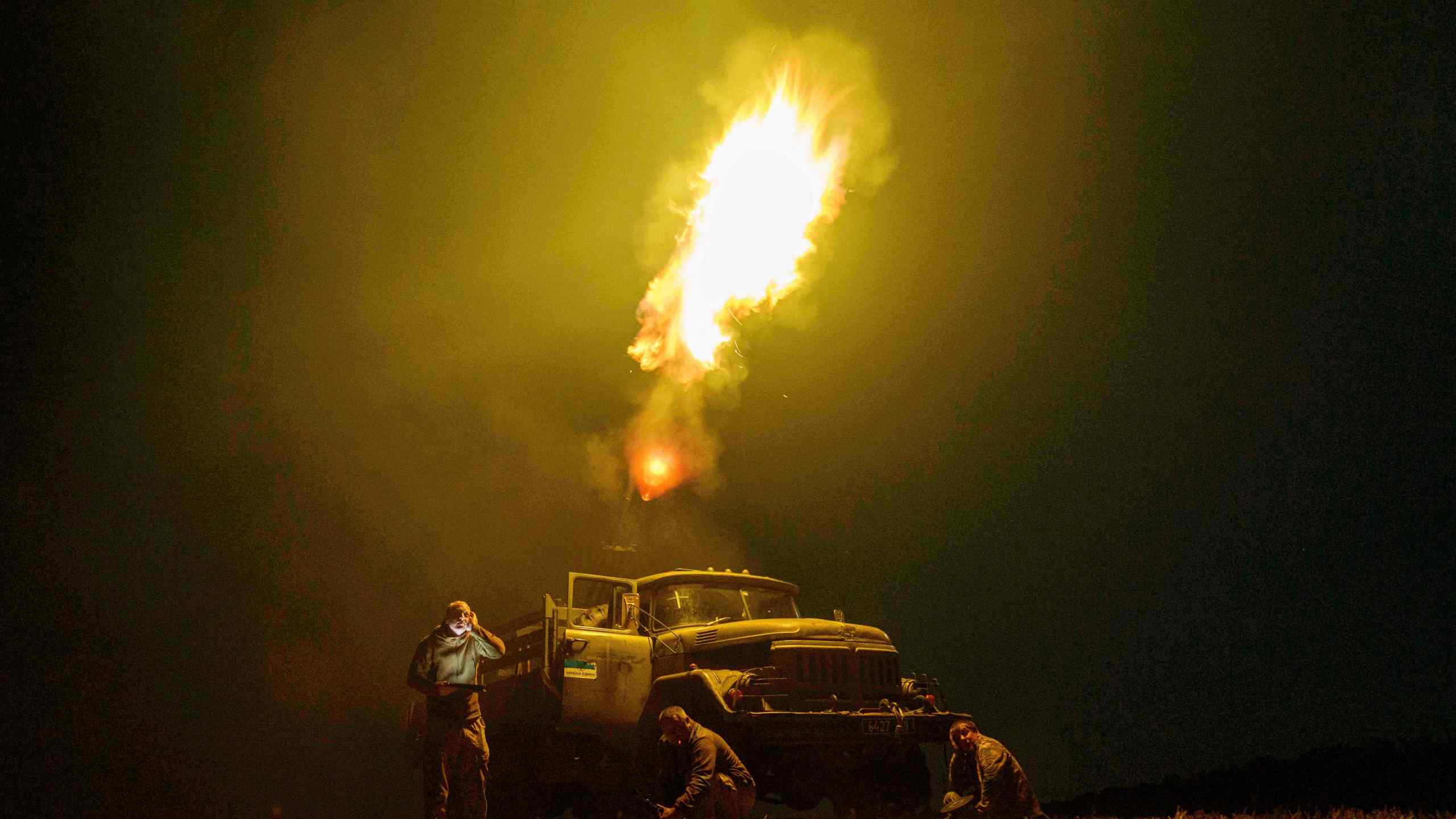 Ukrainian soldiers from air-defence unit of 59th brigade fire at Russian strike drones in Dnipropetrovsk region, Ukraine, Sunday, Aug. 10, 2025. (AP Photo/Evgeniy Maloletka)
