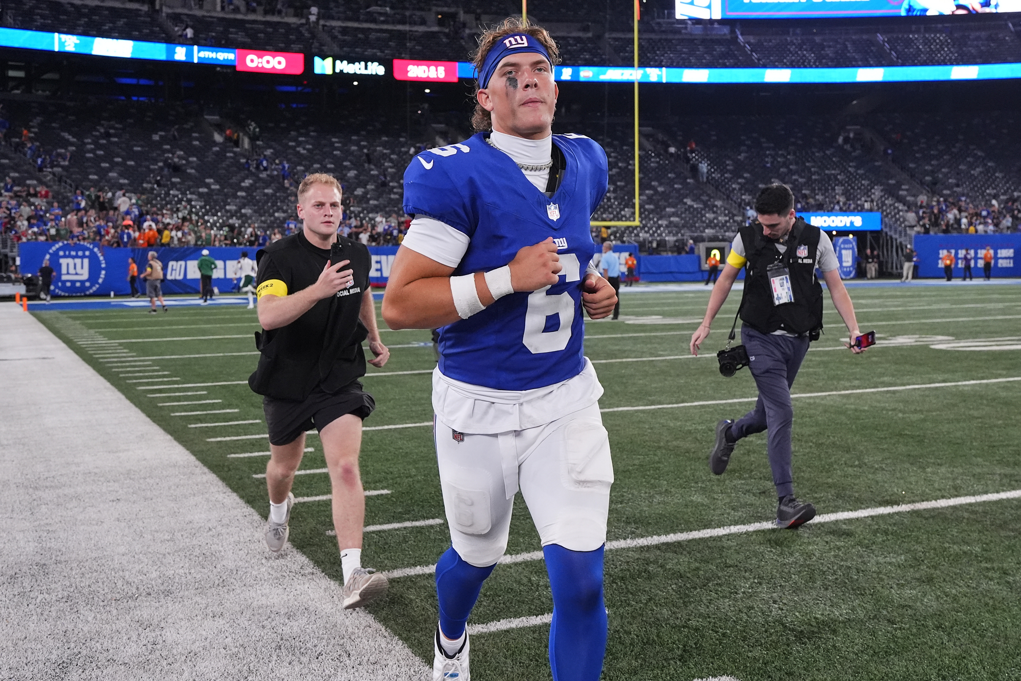 New York Giants quarterback Jaxson Dart (6) runs off the field after playing against the New York Jets in an NFL football game, Saturday, Aug. 16, 2025, in East Rutherford, N.J. (AP Photo/Yuki Iwamura)