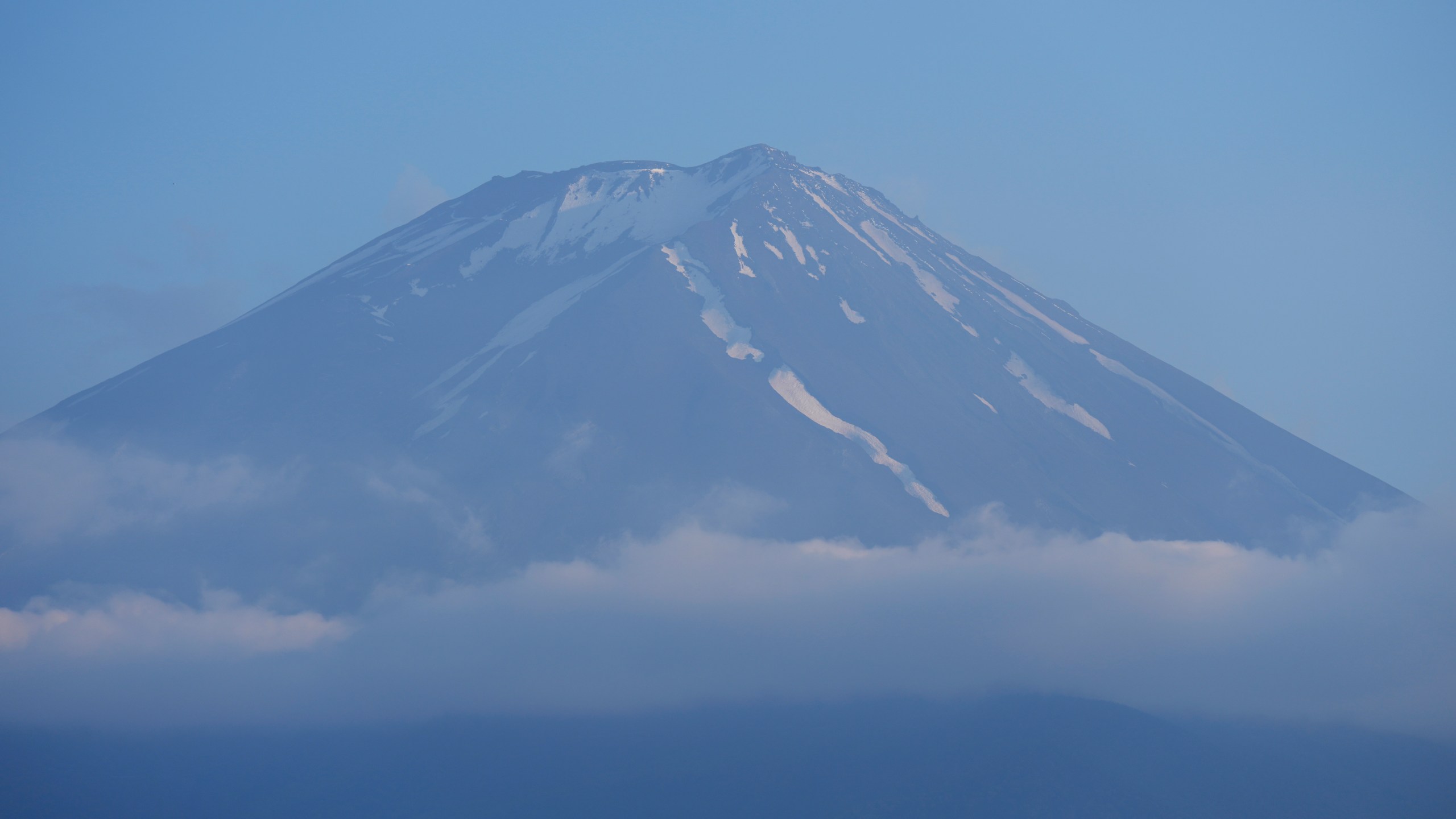 FILE - The top of Mount Fuji is seen in Fujikawaguchiko town, about 110 kilometers (68 miles) west of Tokyo, June 14, 2024. (AP Photo/Hiro Komae, File)