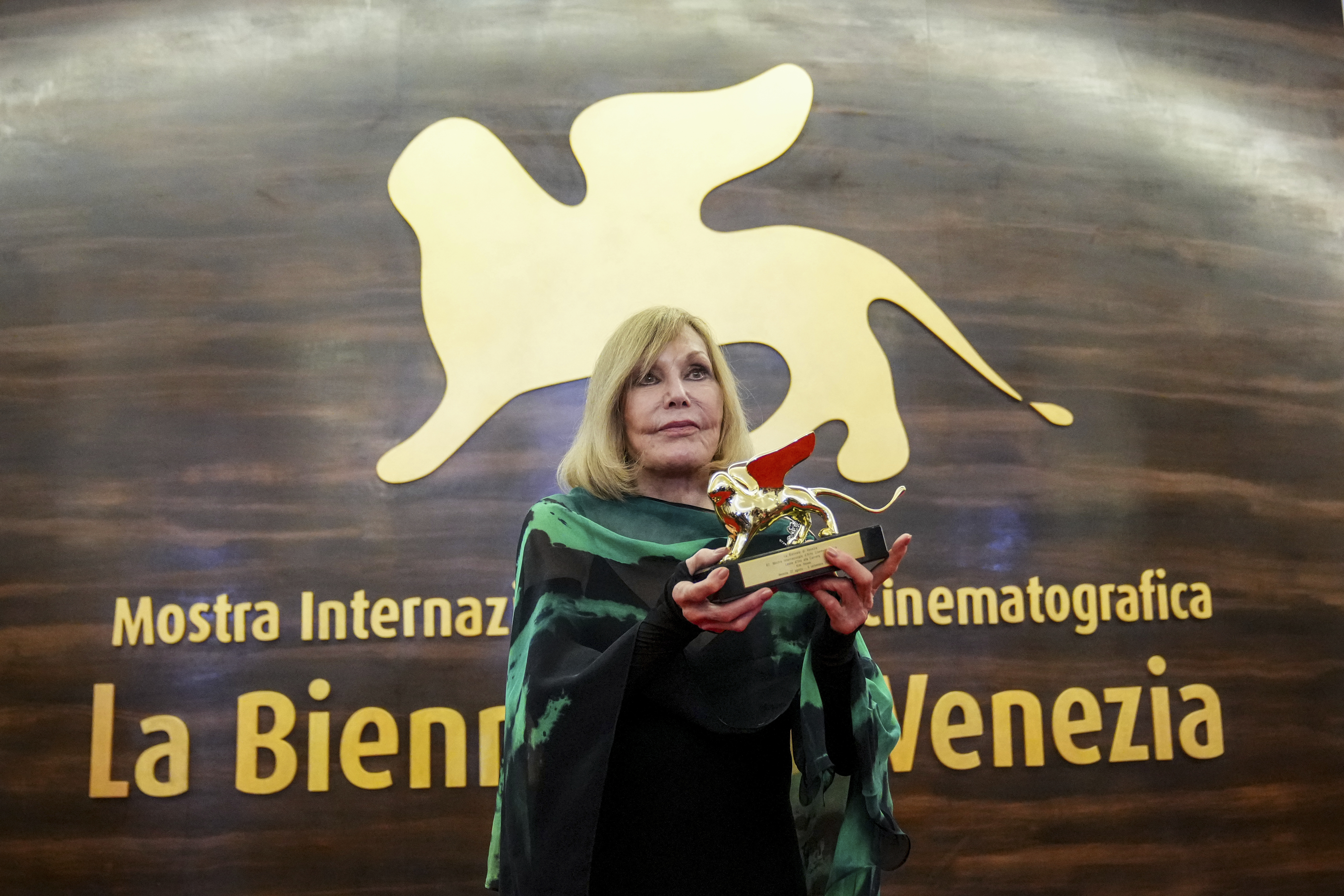 Kim Novak, recipient of the Golden Lion for lifetime achievement, poses for photographers during the 82nd edition of the Venice Film Festival in Venice, Italy, on Monday, Sept. 1, 2025. (Photo by Alessandra Tarantino/Invision/AP)