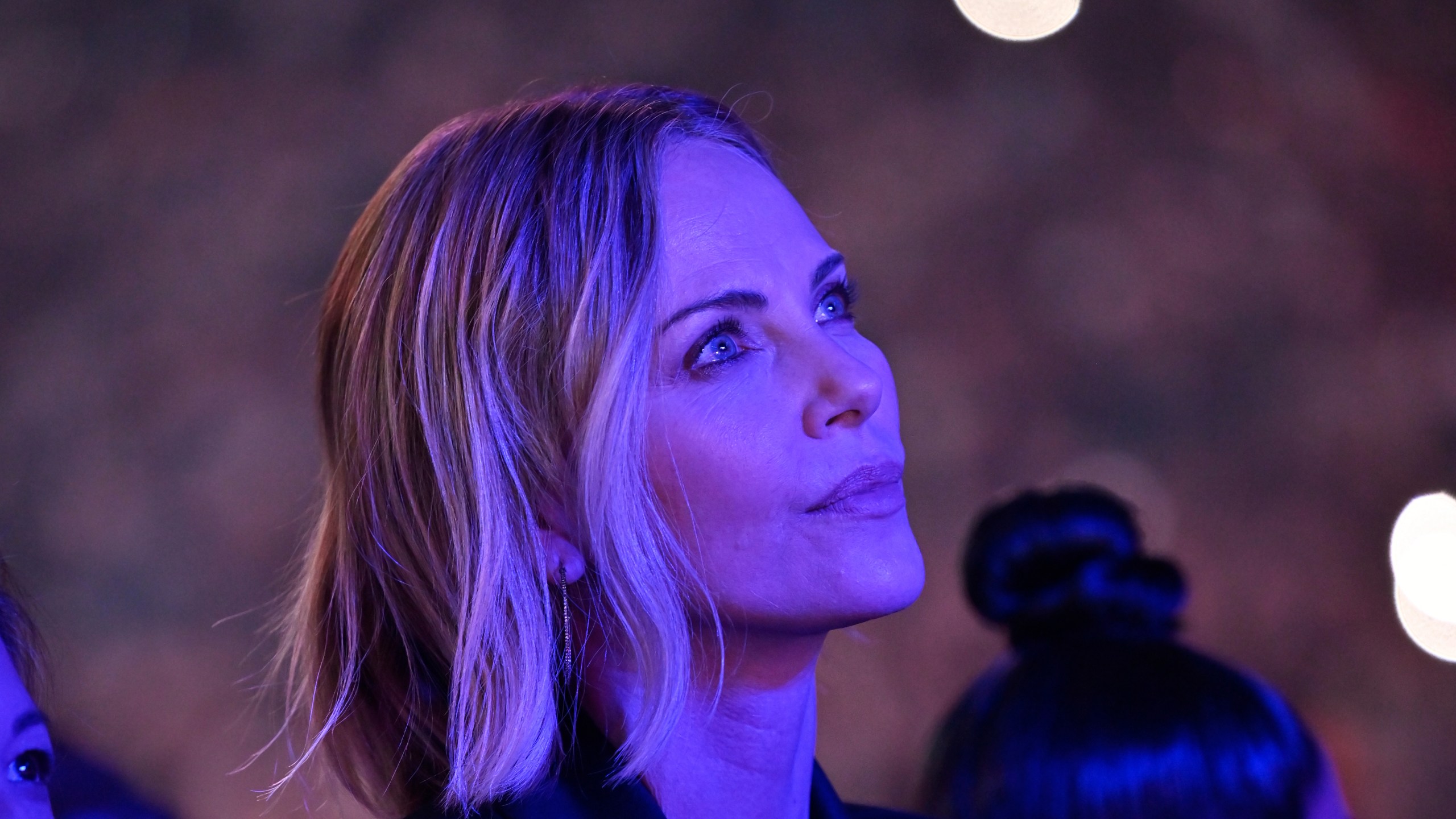 Actress Charlize Theron stands at ringside before an undisputed super middleweight championship boxing match between Canelo Alvarez and Terence Crawford in Las Vegas, Saturday, Sept. 13, 2025. (AP Photo/David Becker)