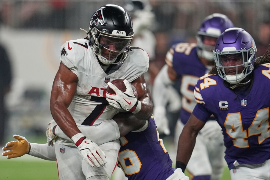 Atlanta Falcons running back Bijan Robinson (7) runs the ball during the second half of an NFL football game against the Minnesota Vikings, Sunday, Sept. 14, 2025, in Minneapolis. (AP Photo/Mike Stewart)
