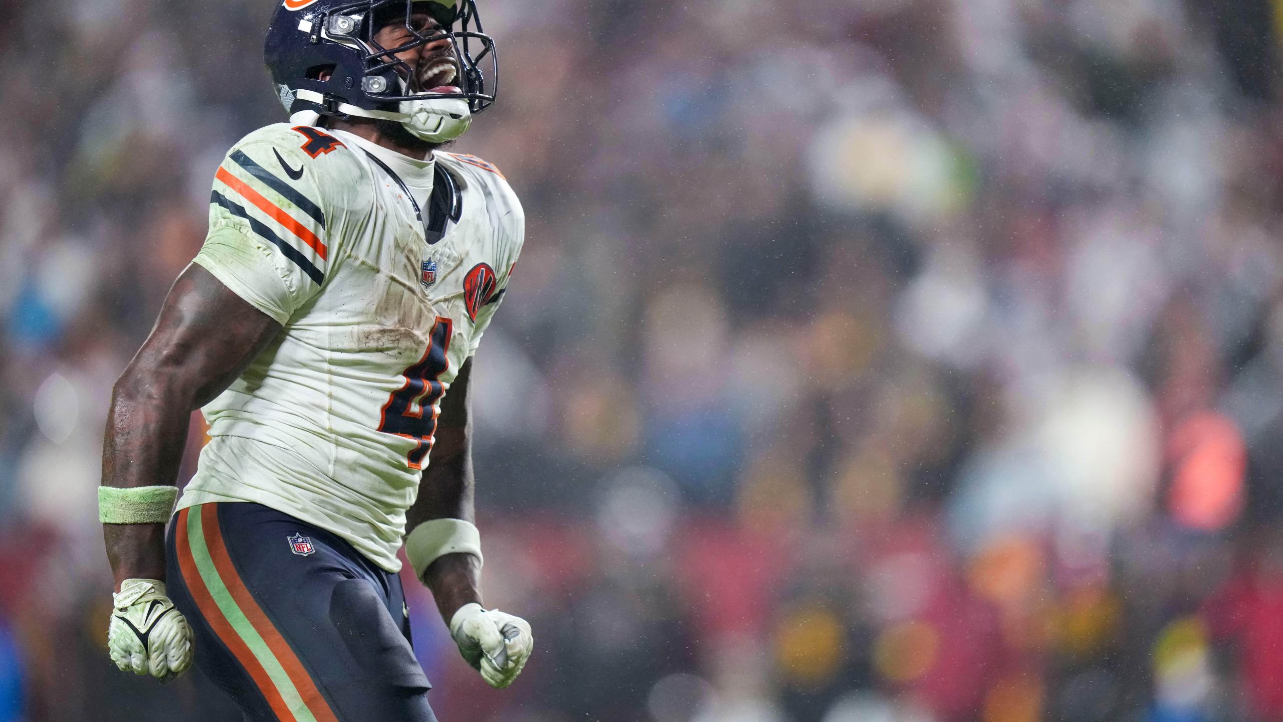 Chicago Bears running back D'Andre Swift celebrates a run during the second half of an NFL football game against the Washington Commanders, Monday, Oct. 13, 2025, in Landover, Md. (AP Photo/Stephanie Scarbrough)