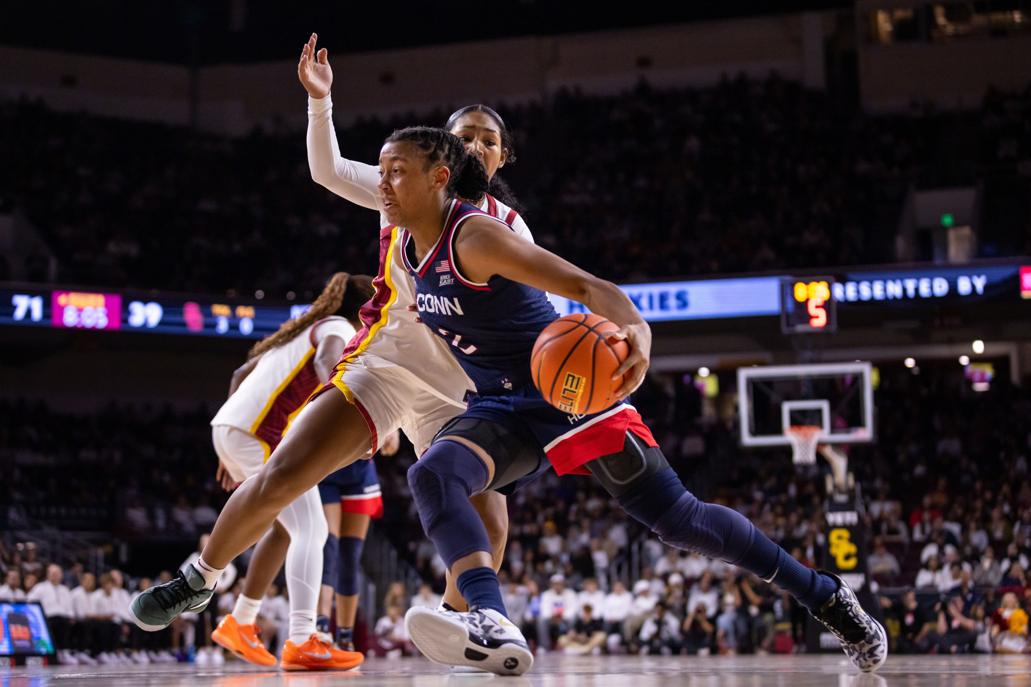 UConn guard Kk Arnold (2) drives the ball against Southern California during the second half of an NCAA college basketball game Saturday, Dec. 13, 2025, in Los Angeles. (AP Photo/Ethan Swope)