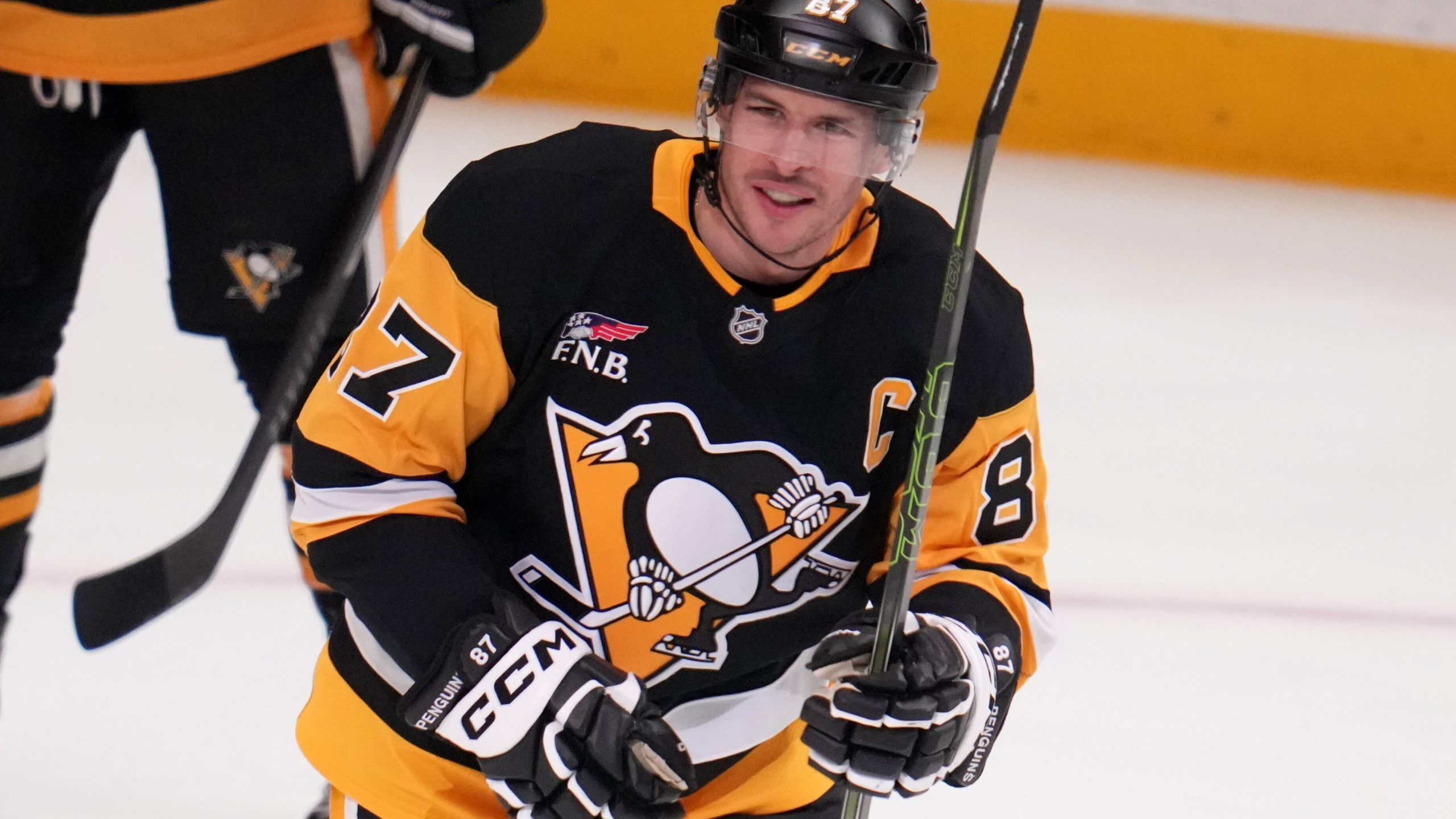 Pittsburgh Penguins' Sidney Crosby skates to his bench after scoring a goal that tied him with former Penguins player Mario Lemieux for the team's all-time points leader, during the first period of an NHL hockey game against the Montréal Canadiens in Pittsburgh, Sunday, Dec. 21, 2025. (AP Photo/Gene J. Puskar)